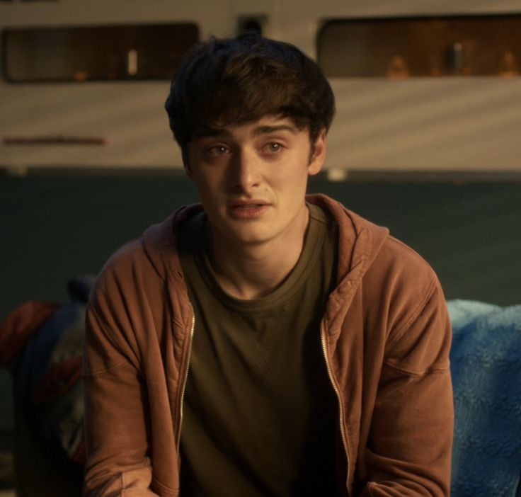 dailyschnapp's tweet image. In the latest episode of snl, there was a skit mocking will byers' coming out scene, a 16 year old boy in the 80s feeling like he has to come out so his sexuality won't be used against him. This was a hard scene for Noah to film but is now being mocked by grown men. Get a life.