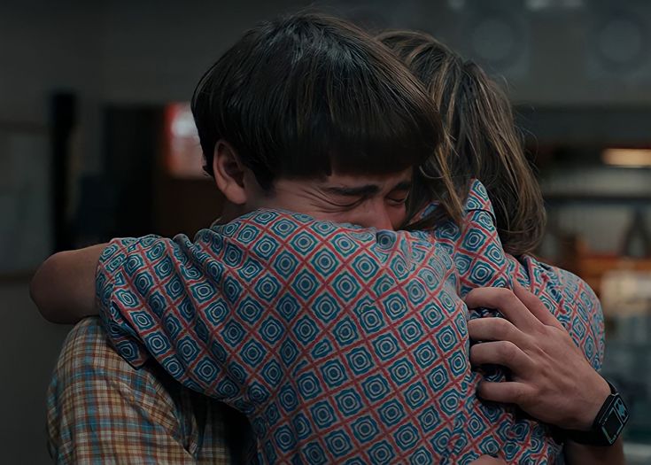 dailyschnapp's tweet image. In the latest episode of snl, there was a skit mocking will byers' coming out scene, a 16 year old boy in the 80s feeling like he has to come out so his sexuality won't be used against him. This was a hard scene for Noah to film but is now being mocked by grown men. Get a life.