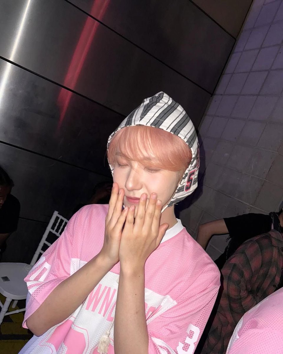 cherylsrj's tweet image. we pray, we wait, we believe in you 💛🦊