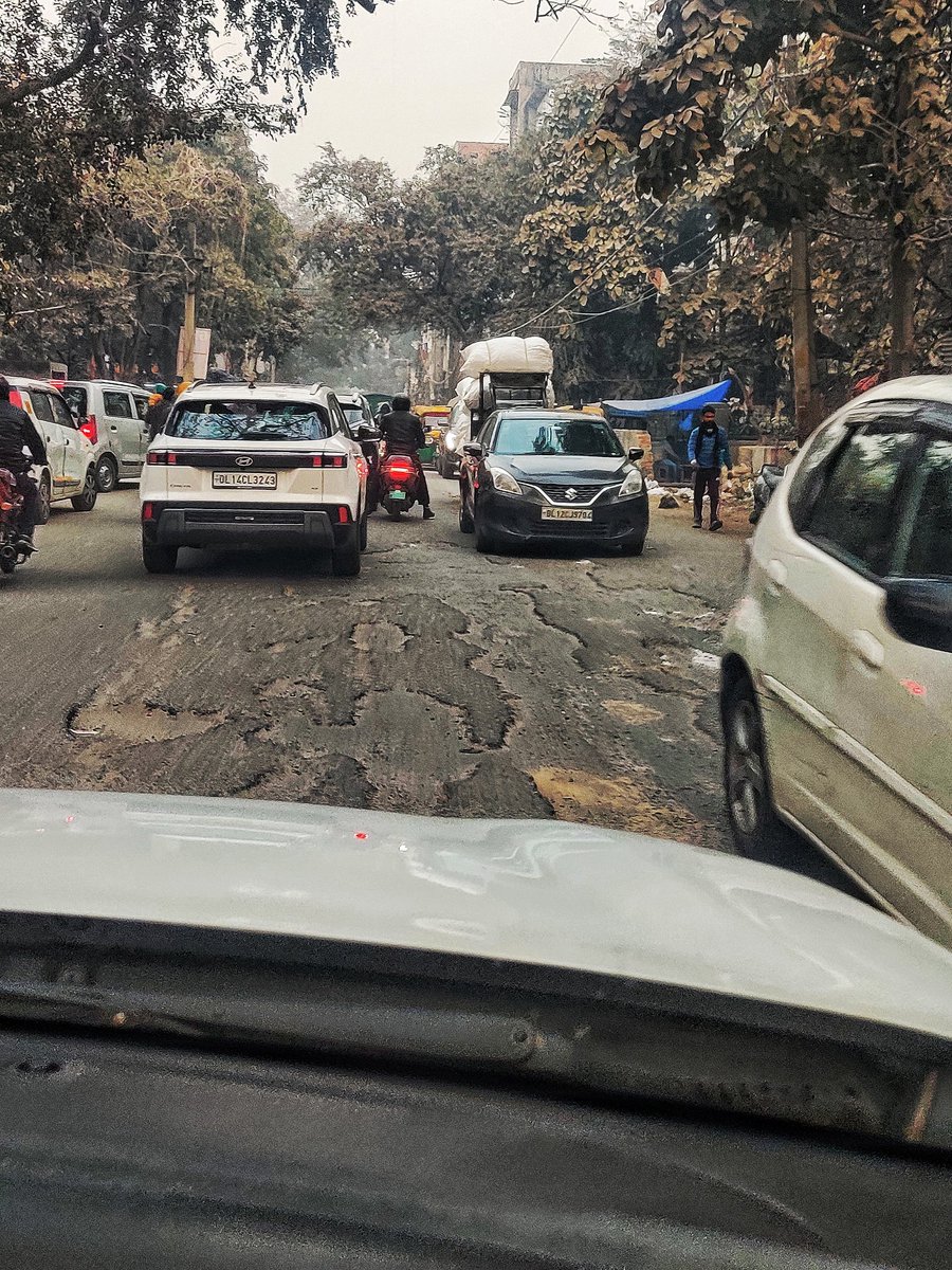 Kumar_vikas22's tweet photo. Do citizens have to wait for elections to get safe roads?CM
@gupta_rekha, is governance only active during campaign season?
Public safety is being ignored daily due to sheer negligence.
📍East Delhi Geeta colony
@MCD_Delhi @pwddelhi @CMODelhi @gupta_rekha @BJP4Delhi @DrGoyalAnil https://t.co/uN1VqAx9Be