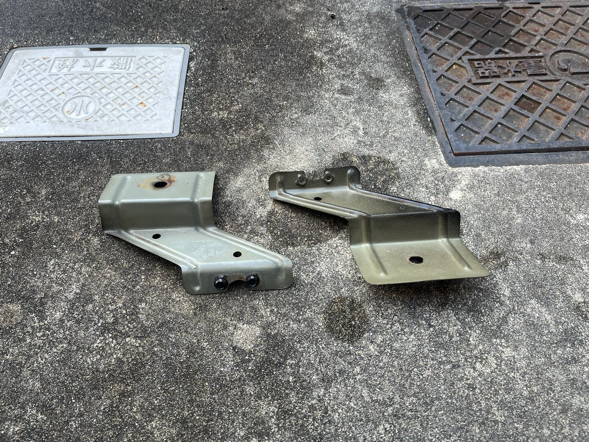 今更ながらリアスポ純正じゃ無いからステー要らねぇじゃんて事でポイ|;・｀ω・)ノ⌒゜