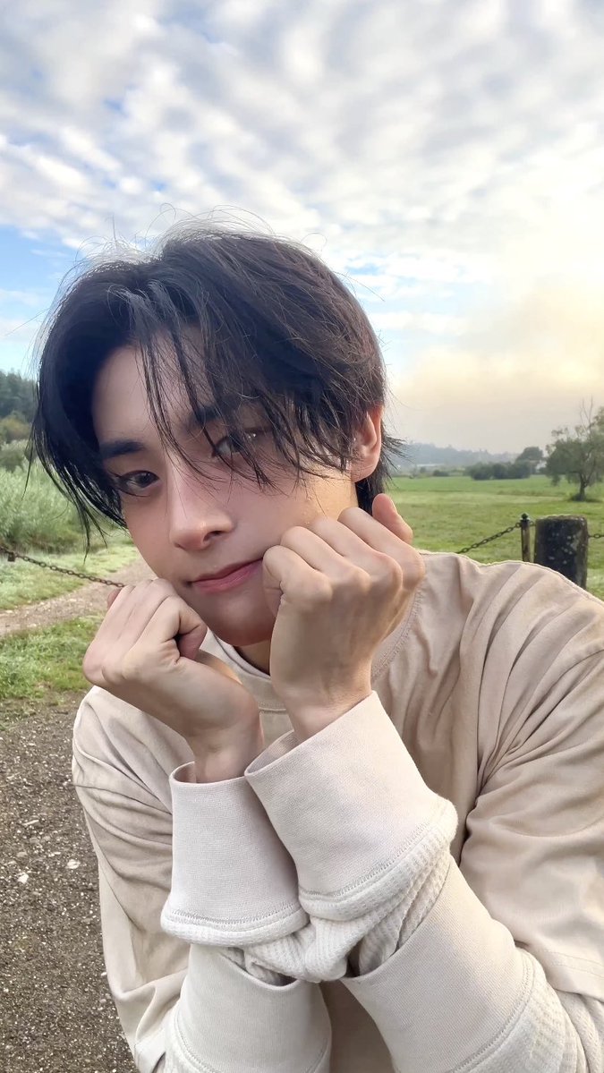 ilovjakez's tweet image. oh he knows he’s pretty🥰 #JAKE #제이크