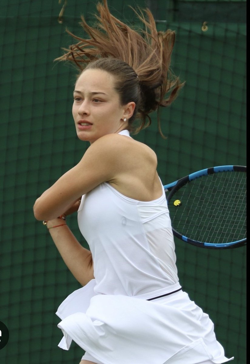 Türk tenis tarihinde bir ilk gerçekleşti...
Zeynep Sönmez dünya 11 numarasını yenerek Avustralya açıkta 2. tura yükseldi.
Yine bir Türk kadını başardı, helal olsun...