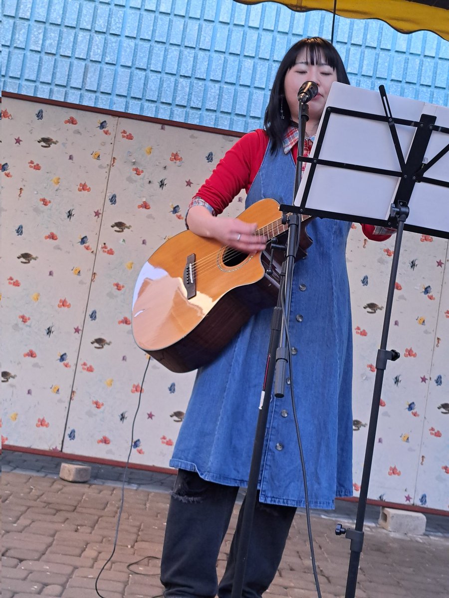 S37Satorun's tweet image. 野方なう🎵
本年初 #推し事 ～💕
#いまいりさ さんフリーライブ～🎸
新曲も披露👍
盛り上がってますよ～✨️
#野方ふれあい広場