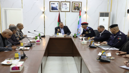 وزير الداخلية يتفقد سير العمل والخدمات في جسر الملك حسين 