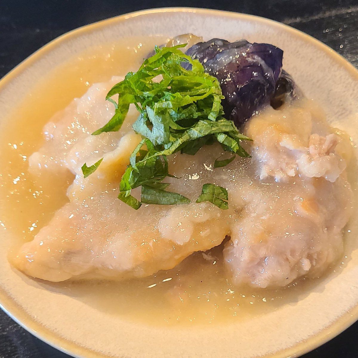 こんにちは！週末たのしんでますか？？
本日のおすすめは鶏肉のみぞれ煮。楽しみすぎて二日酔いのあなたの胃腸に優しい一皿です。

本日もお待ちしております！

16:00~23:00