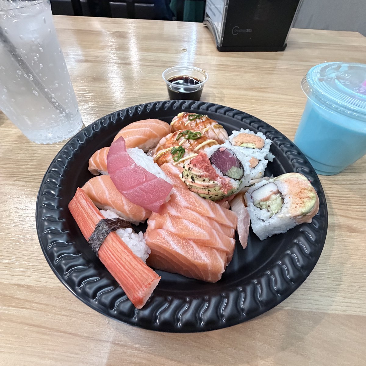 IvoryIce_'s tweet image. Thank so much to everyone who visited me today, had a lot of fun conversations! It reminds why I love selling at cons in the first place.

Ended the day with good food with friends. Will rest up for tomorrow!