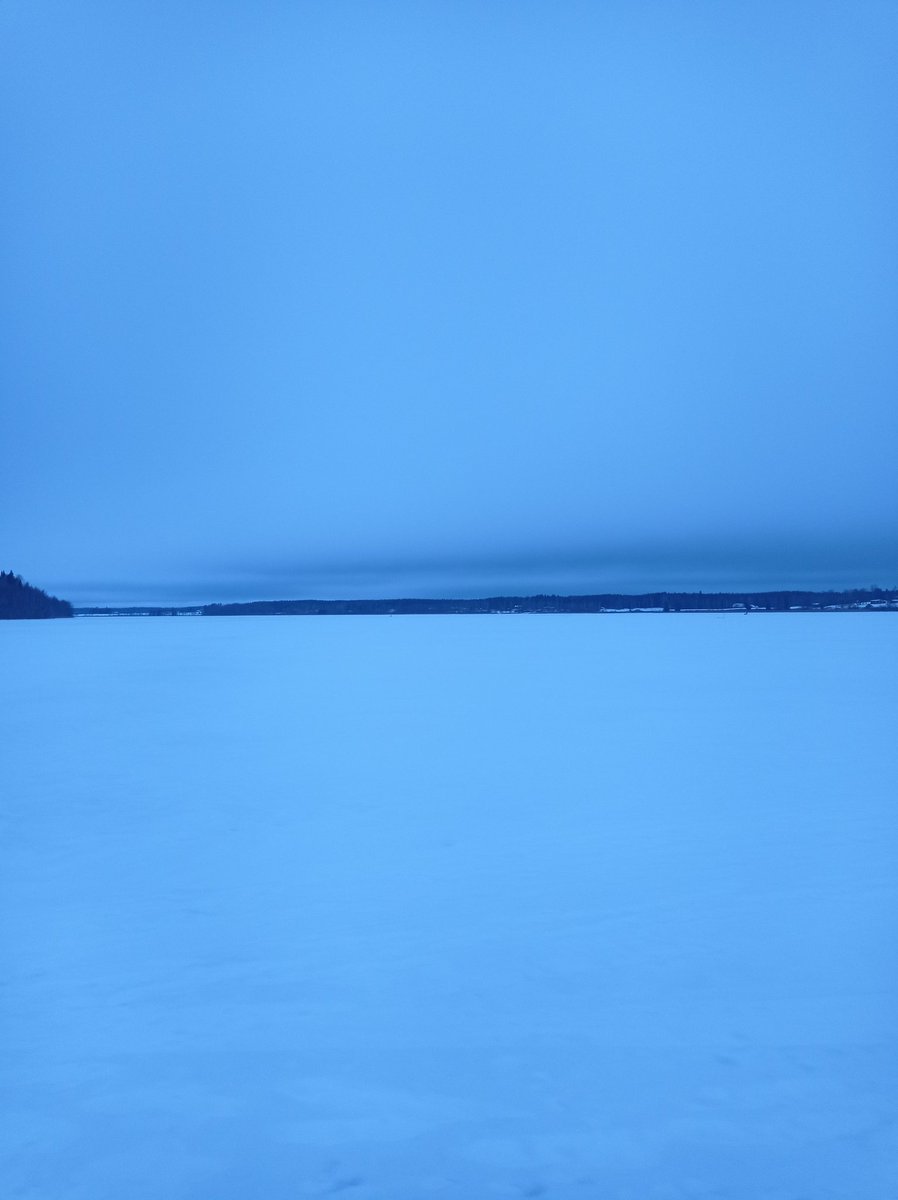 makek___'s tweet image. Ulkona on ihmisen hyvä olla. Menkää ihmiset ulos.