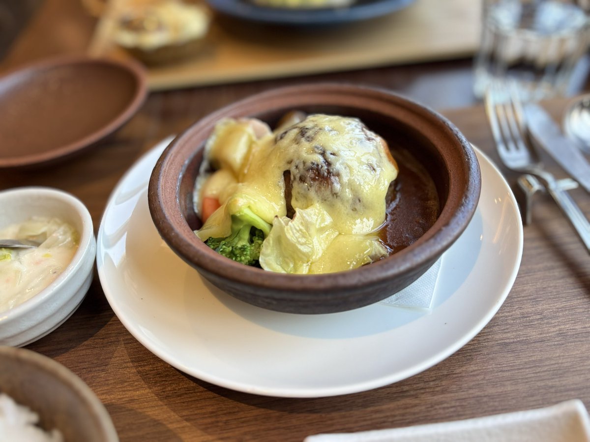 garyudeikou's tweet image. 今日はお出かけでしたが…

お昼は『真庭あぐりガーデン』

店員さんの丁寧な対応と美味しい料理に感動🥺！

初詣に行っていなかったので、遅い参拝⛩️

岡山の高岡神社に参りました。

龍🐉と蛇🐍の神木で有名。そして木馬が飾ってありました。

#真庭あぐりガーデン
#高岡神社