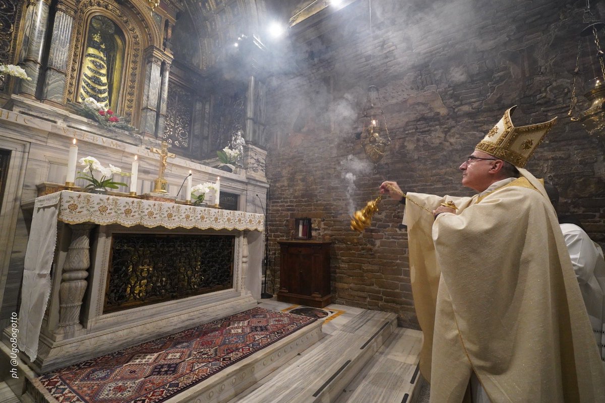 El domingo pasado 11 de enero tuve la alegría de peregrinar al Santuario de la Virgen de Loreto en Italia, con el P Mathias Soiza. Honrando a la Virgen en las paredes de la que fue su casa en Nazaret traídas por los cruzados.