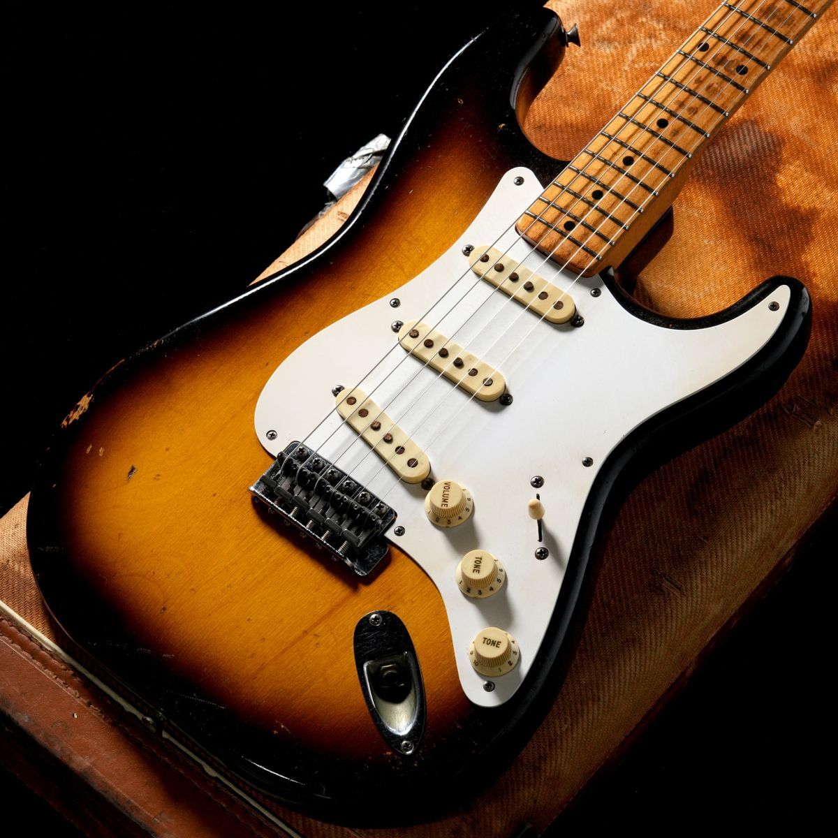 1484shibuya's tweet image. 1957年製、Fender Stratocaster。これからも十分お使いいただける個体でございます。ぜひこの機会にご検討くださいませ。
store.ishibashi.co.jp/view/item/0000…
#Fender #stratocaster #vintage