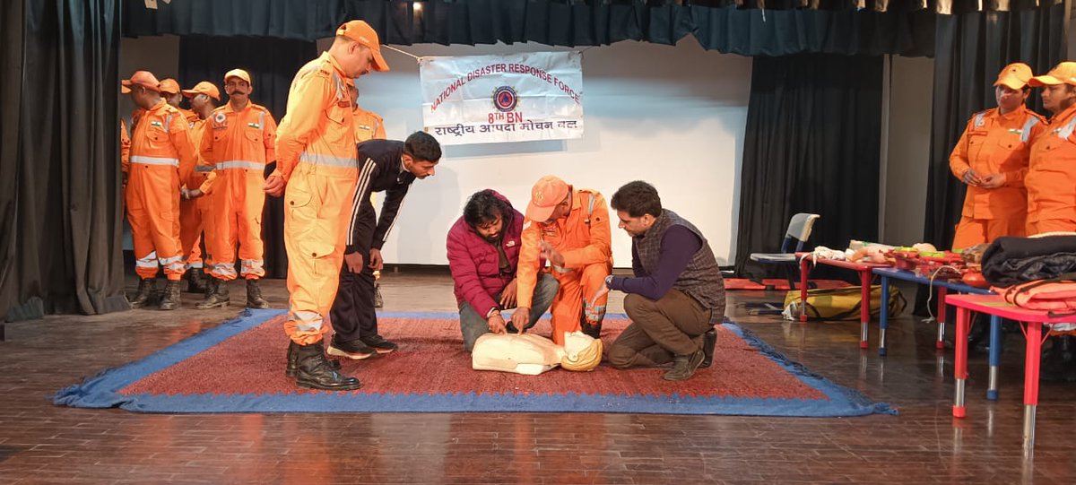 08NDRF's tweet image. 8th Battalion NDRF conducted a School Safety Programme (SSP) at Bal Bharti Public School, Brij Vihar, Ghaziabad (U.P.).
Students &amp;amp; staff were trained in disaster preparedness, fire safety, earthquake response &amp;amp; first aid.

#NDRF #SchoolSafety #DisasterPreparedness