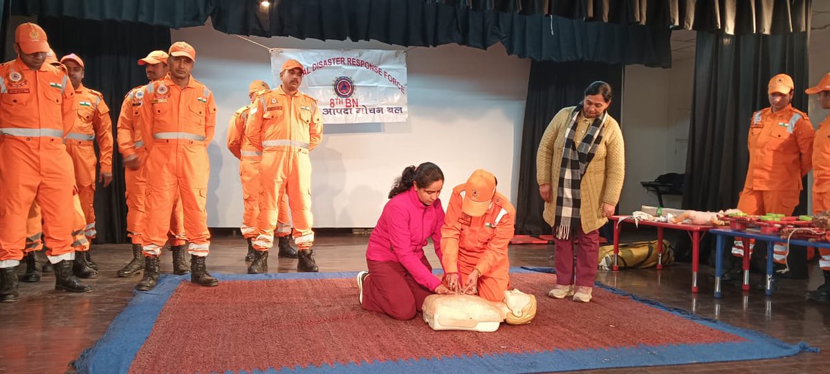 08NDRF's tweet image. 8th Battalion NDRF conducted a School Safety Programme (SSP) at Bal Bharti Public School, Brij Vihar, Ghaziabad (U.P.).
Students &amp;amp; staff were trained in disaster preparedness, fire safety, earthquake response &amp;amp; first aid.

#NDRF #SchoolSafety #DisasterPreparedness