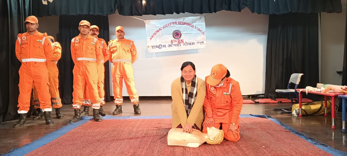 08NDRF's tweet image. 8th Battalion NDRF conducted a School Safety Programme (SSP) at Bal Bharti Public School, Brij Vihar, Ghaziabad (U.P.).
Students &amp;amp; staff were trained in disaster preparedness, fire safety, earthquake response &amp;amp; first aid.

#NDRF #SchoolSafety #DisasterPreparedness