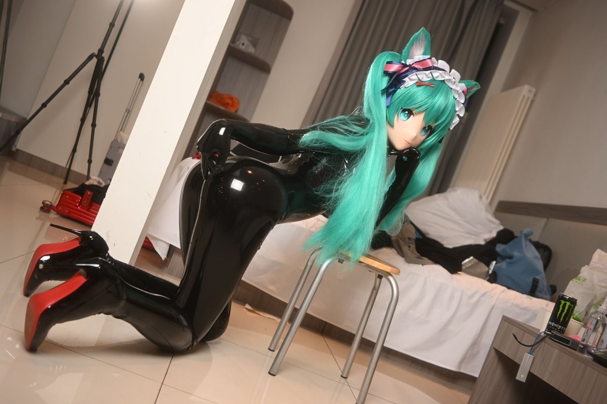 来呀~~

📷：<a href="/L1XA8/">L1XA</a>
#kigurumi
#latex