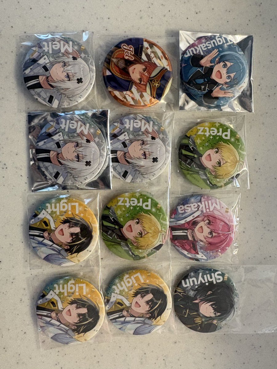 2025すとふぇす🍓🩵くん求

買取も可能です〇(1つ当たり0.04)
すとふぇすにて手渡しでの取引でお願いします🙇🏻‍♀️
 #すとふぇす2026  #すとふぇすグッズ交換  #すとぷりグッズ交換  #すとぷりグッズ買取  #めておらグッズ交換    #アンプタックカラーズグッズ交換