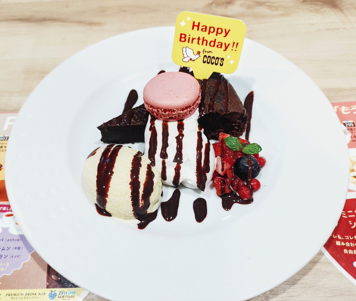 Type10Ak's tweet image. 宮城県大崎市古川、ココス古川店。

背徳のチョコバナナココッシュ979円と誕生日クーポンの無料デザート。

39歳独身おじさん、休日の混んでるファミレスで独りで食べるデザートは地獄です。