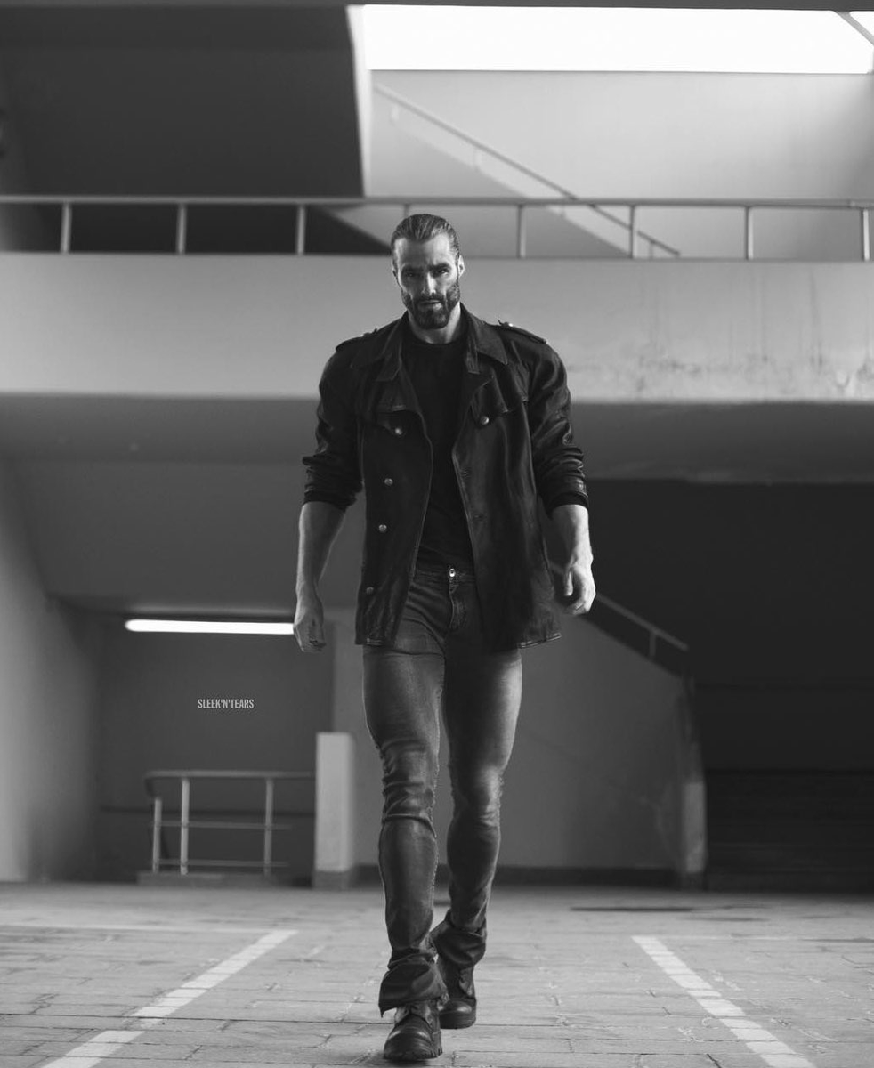 mahirusoldier's tweet image. "Yeah I watch isekai and harem anime"