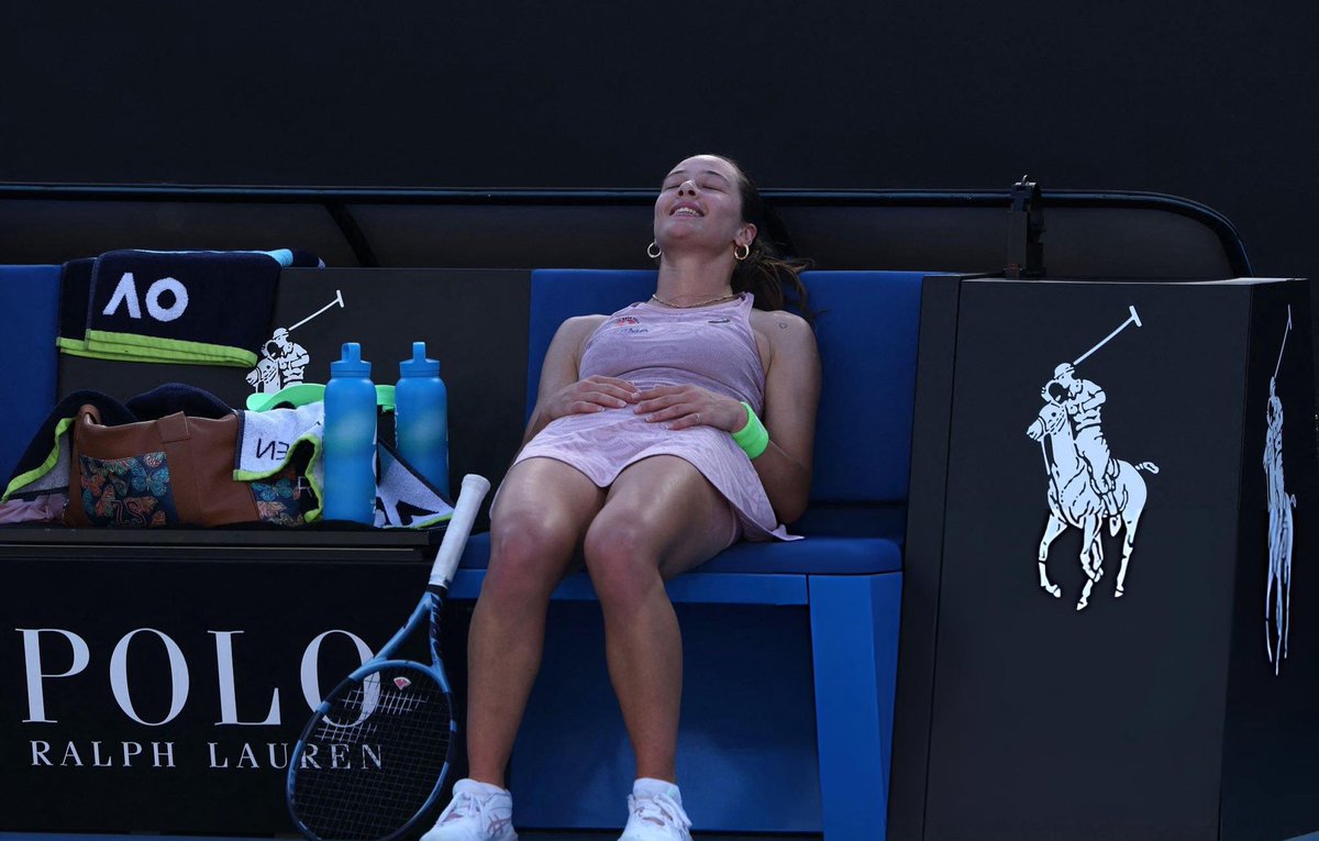 Başardığını bilmenle gelen o tebessüm.🤤 #AusOpen