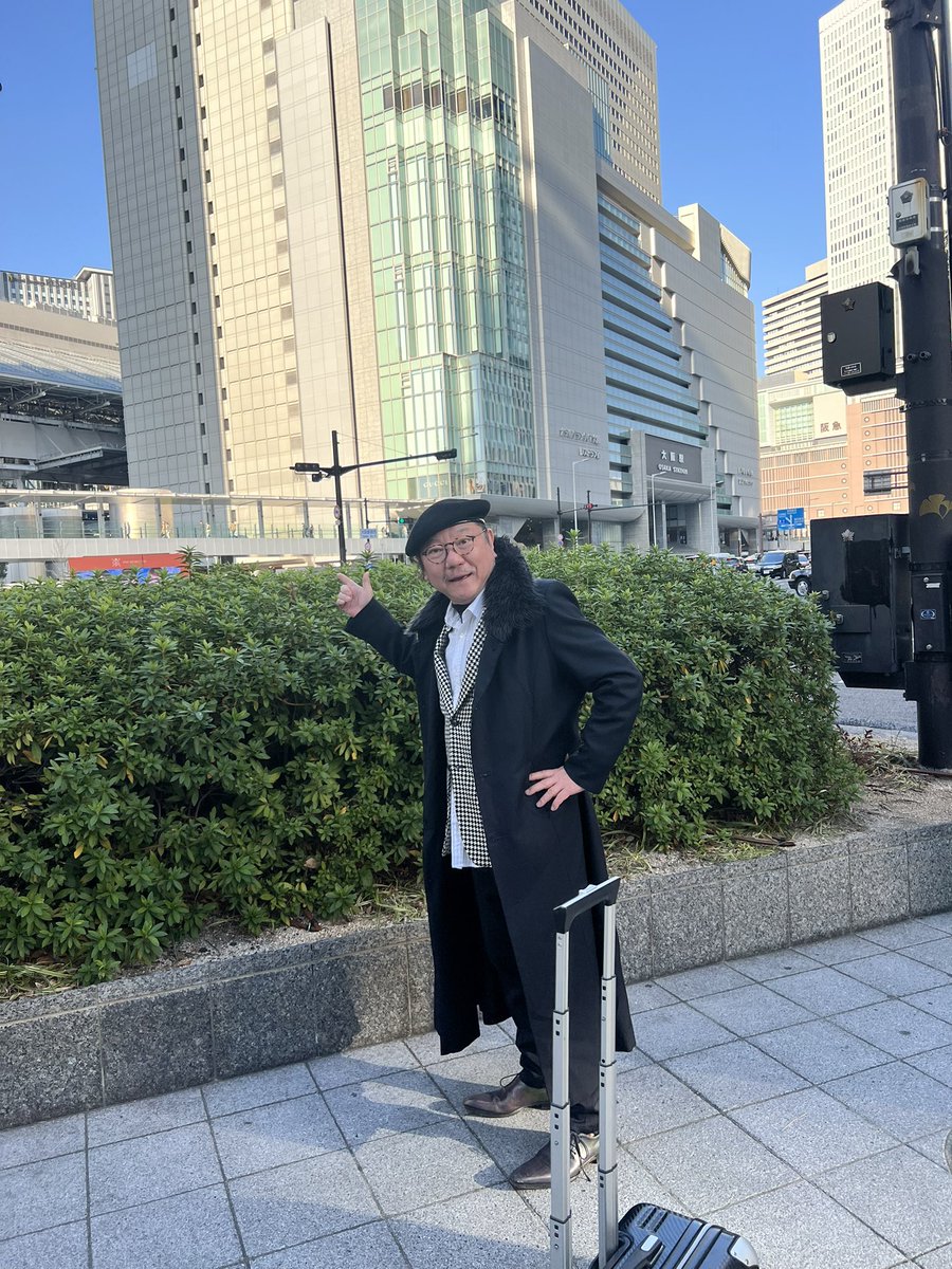 chafurin's tweet photo. 大阪にきたよー！大阪ビル多すぎ栄！すげ〜！これからお好み焼き食べるんだ！ https://t.co/B2GDIjRm7p