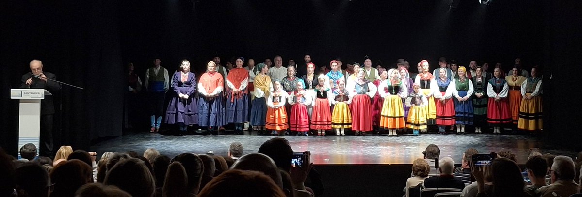 Desde el Grupo de Danzas de Logroño, queremos felicitar a nuestros compañeros y AMIGOS de Coros y Danzas de Santander por su aniversario.