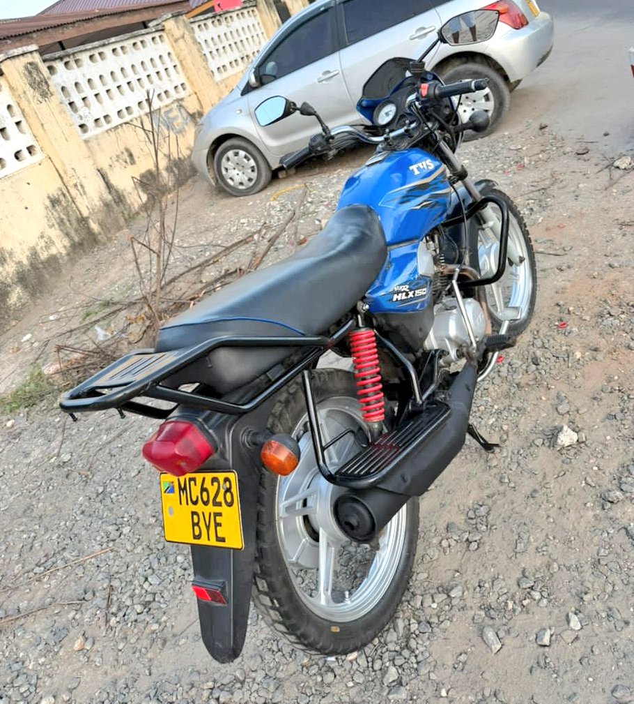 Eng_Matarra's tweet image. UBAONI KWA MOTO SANA 🔥🔥🚴‍♂️🚴‍♂️

REG" #ABC (Boxer Bajaj 100cc)
REG" #BYE (Tvs Hlx 150cc)

[Boxer (4-Gear)     TVS (5-Gear)]

▪️Engine safi 
▪️Starter Inapiga 
▪️Full Documents ✅️ 

#BEI - 750K

ZIPO DAR

CALL 📞 📲-0793022184
WHATSAPP-0719542184