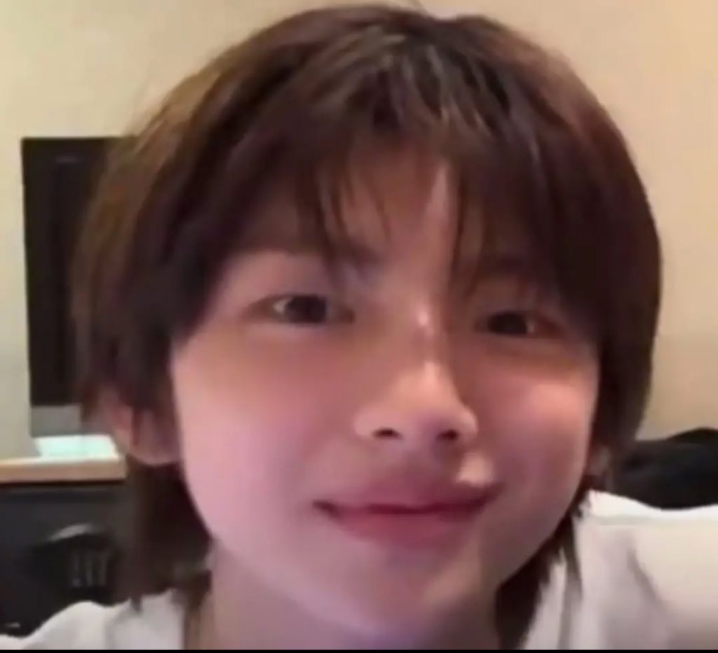 grrruyi's tweet image. jju is so dubai chewy cookie 🧆 **😭**