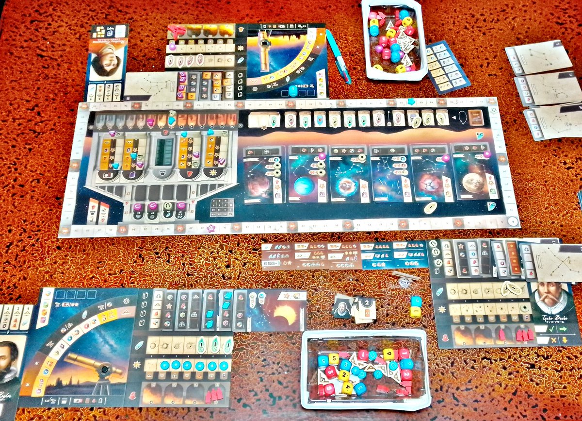 #ボードゲーム ガリレオ・ガリレイ アニメ『チ。～』を見てテーマが身近になり、去年のボドゲ会で遊ばせて頂いた時にシステム的には好みの面白さなので購入し、お試し&amp;オートマ入り3人プレイで4回プレイ(^^)望遠鏡システムと資源コネコネが面白く、程好い中量級名作！拡張日本語版も出たら買います！