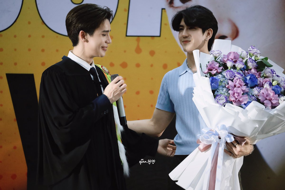 20260118

💓💐

#JimmyGraduationDay
#jimmyyjp <a href="/jimmyyjp_/">Thapfah Kittipokin, M.D. Deputy Hospital Director</a>
#sea_tawinan <a href="/Sea_tawinan/">Inthu, Tarotist | ปิดรับดูดวงชั่วคราว (ลาพักใจ) 🔮</a> 
#JimmySea #จิมมี่ซี