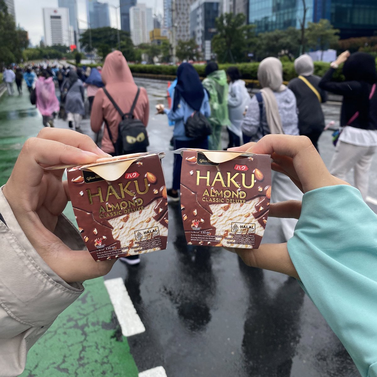 woonieps's tweet photo. hari ini jadi morning person dulu 😽🏃♀️➡️🧡 #10RBOOSTEP https://t.co/O6KNkFRxAy