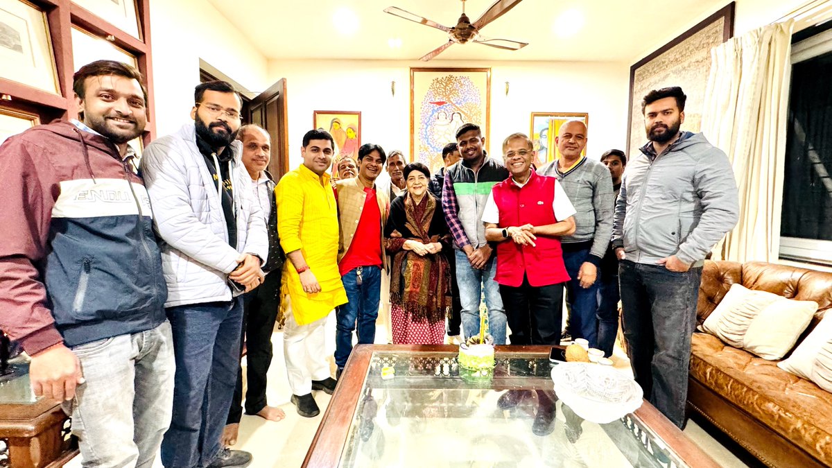 छोटे भाई नवेद को जन्मदिन की हार्दिक शुभकामनाएँ 🎉🎂

ईश्वर से प्रार्थना है कि आपका जीवन खुशियों से भरा रहे,स्वास्थ्य उत्तम रहे और आप निरंतर सफलता की नई ऊँचाइयों को छुएँ।

जन्मदिन मुबारक हो!
#Birthday