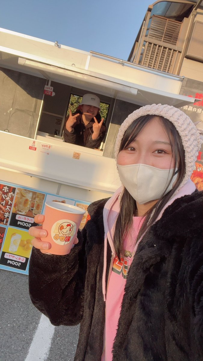 skr1842's tweet image. ヤマト住建熊谷ショールーム様にてイベント開催中🌟

彩からさん！！
前回は唐揚げをいただいて
今回はホットレモネード🍋♡♡

美味しくて美味しくて
お兄さんの笑顔も最高でした😆♡