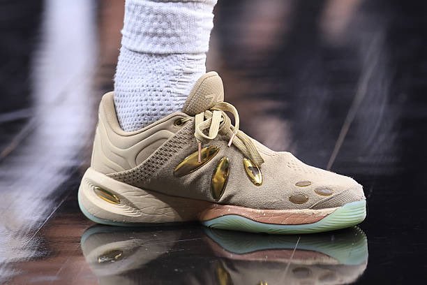 KWAPT's tweet photo. #Celtkicks @FCHWPO broke out this beautiful gold colorway of his @741Performance “Rover” in Atlanta tonight where he dropped 41 on ATL. https://t.co/uTlGzMEU0z