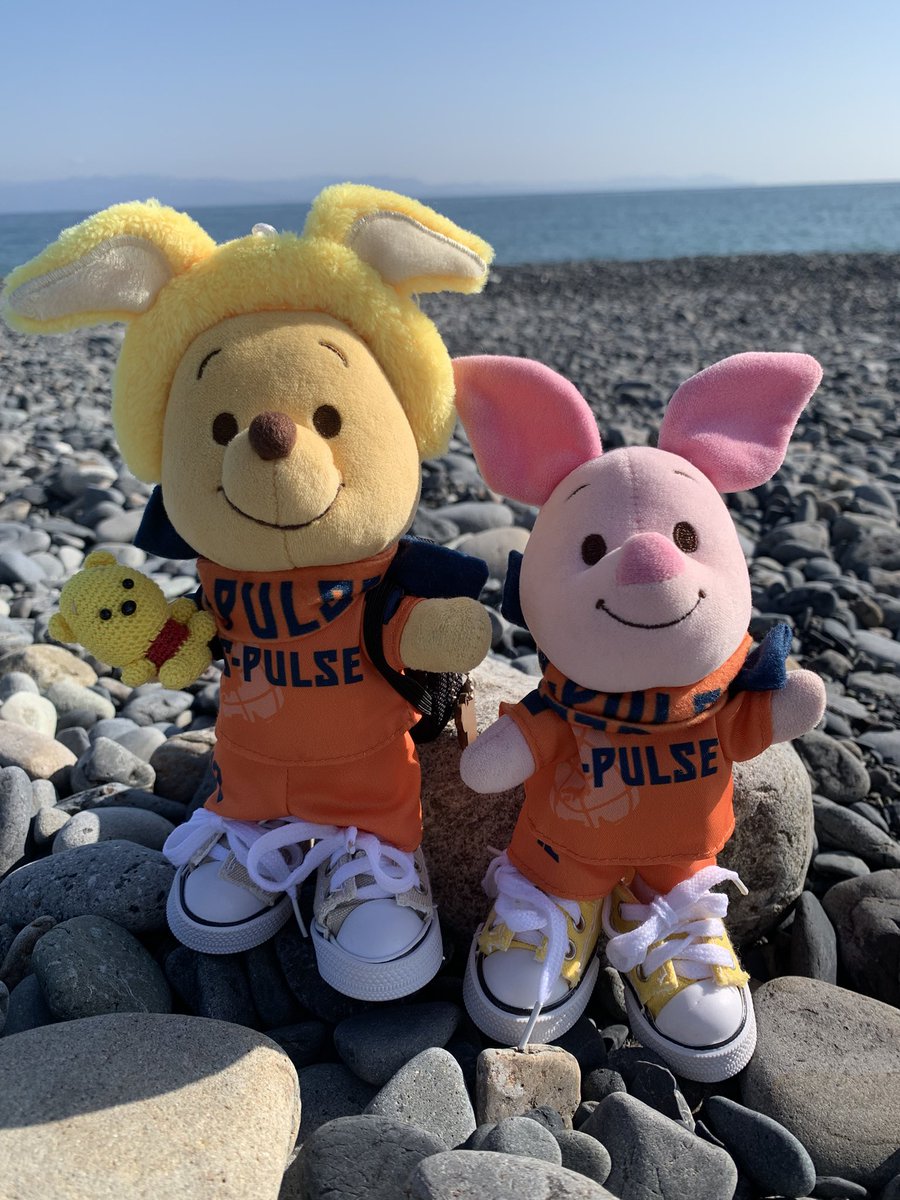 三保生まれ三保育ちの私は小さい頃、みずいし(シーグラス)を探すのが大好きでした。2枚目は今日の収穫。3枚目は子供が小さい時から一緒に集めたもの。
ところで、みずいしと言う呼び方は恐らく私世代の三保の人だけなのかな？と思ってます。皆さんなんて呼びました？
みずいし拾いの後は御穂神社へ！