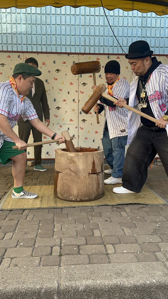 FATJAPANBOYS's tweet photo. みんなでお餅をﾍﾟｯﾀﾝﾍﾟｯﾀﾝ
@To_Sp_Ch_Fe https://t.co/orTjFgIaHy