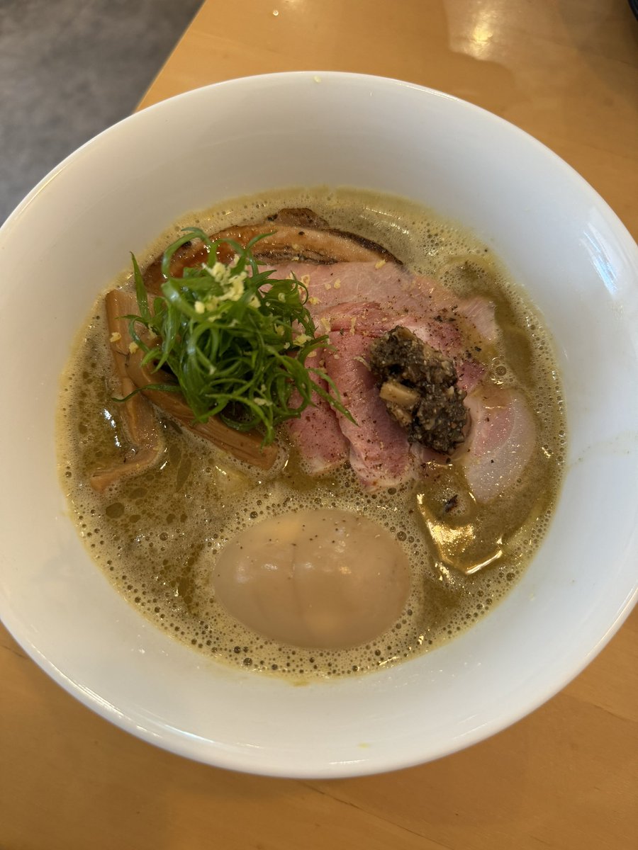 ตระเวนกิน 2 ร้านดีกรีรางวัลย่านศาลายา

📍Orenchi Specialty Coffee
ต้องมาลอง es yen เพราะได้รับรางวัลรองชนะเลิศอันดับ 2 Es-Yen Championship ปี 2023

📍Shindo Ramen
ร้านนี้ไม่ต้องพูดเยอะ เป็นร้านที่ราเมนเลิฟเวอร์ต้องมาลองสักครั้ง เข้ารอบ 8 ทีมการแข่งขันทำราเมนประจำปีที่ญี่ปุ่นปี