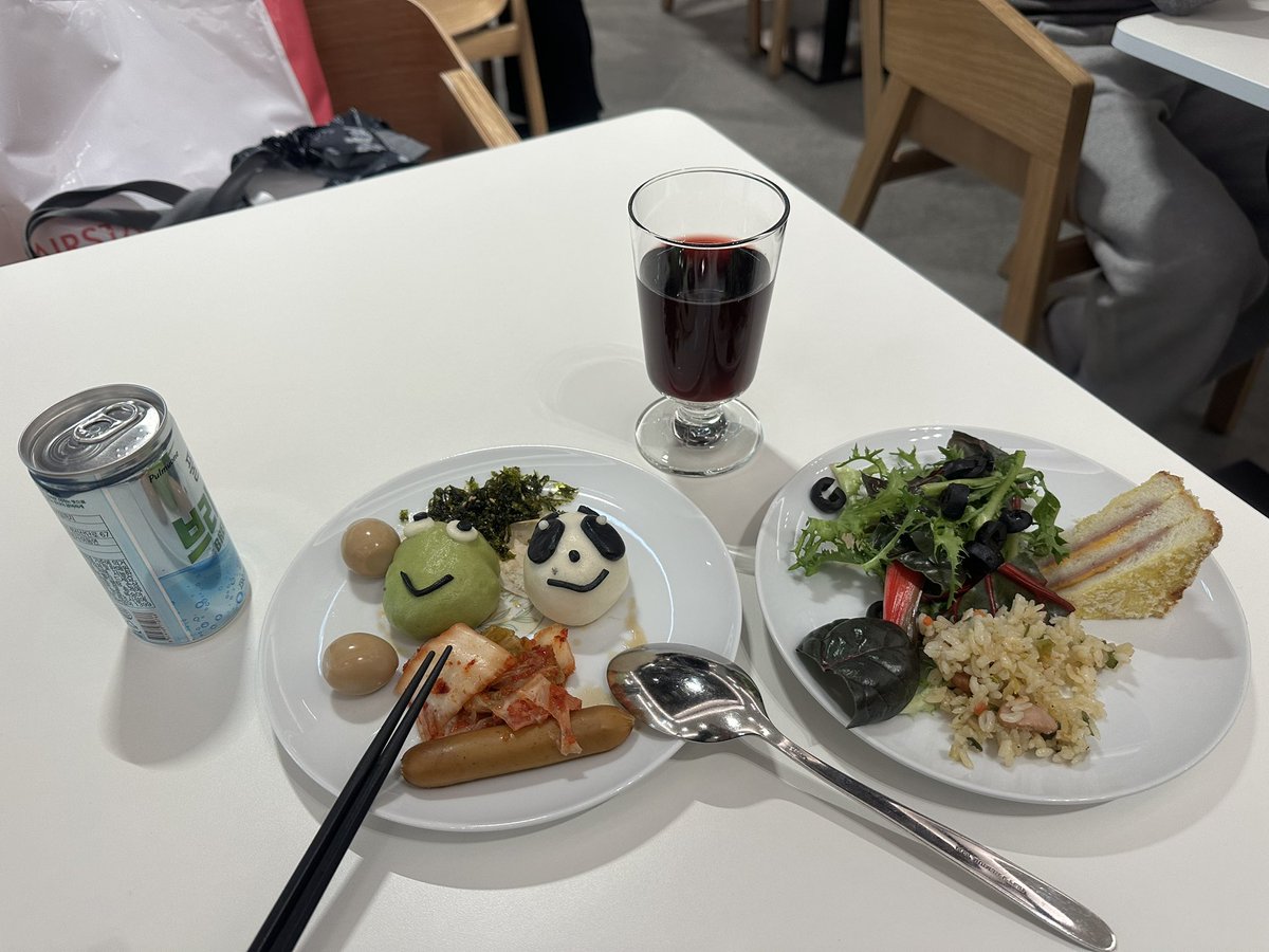 yon_tomo_423's tweet photo. 今回の旅行で、食べたもの https://t.co/CIMVwEPNGa