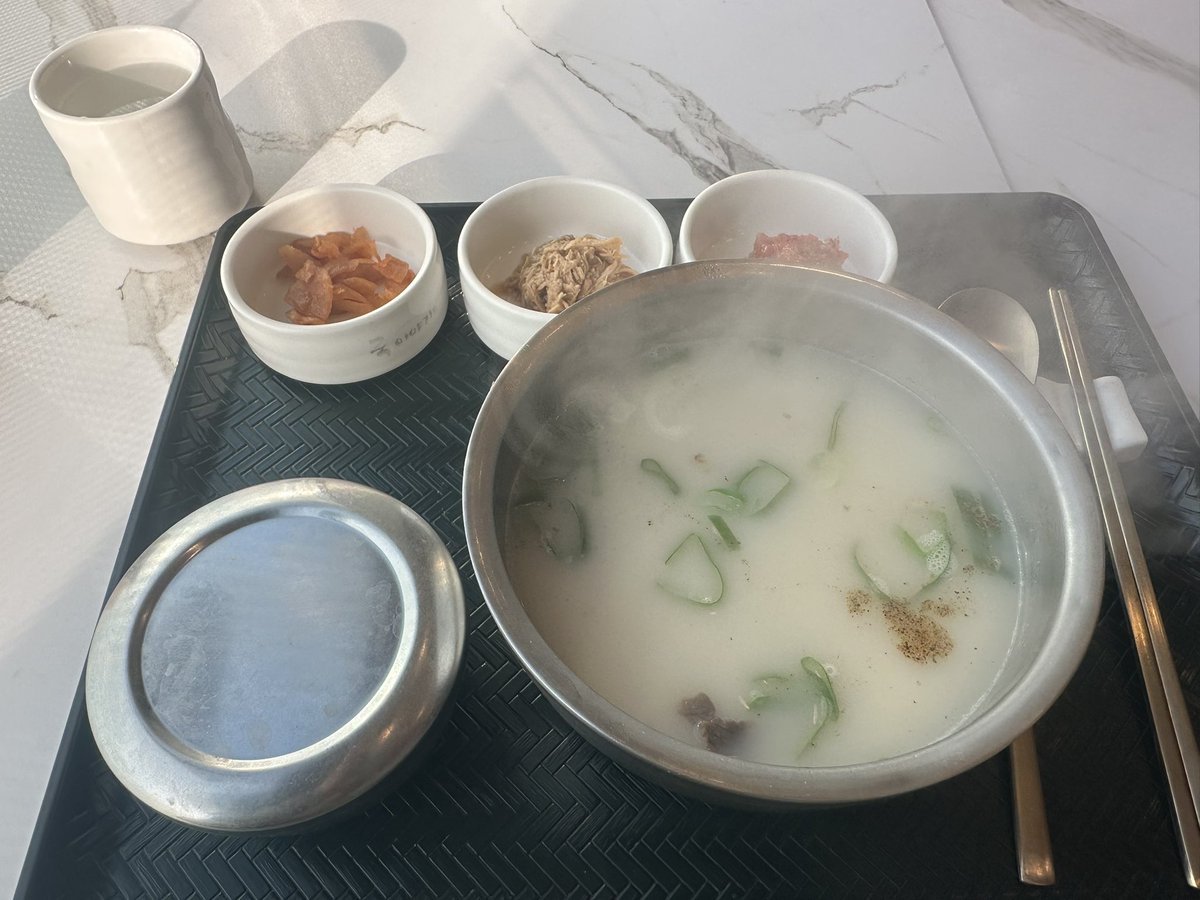 yon_tomo_423's tweet photo. 今回の旅行で、食べたもの https://t.co/CIMVwEPNGa