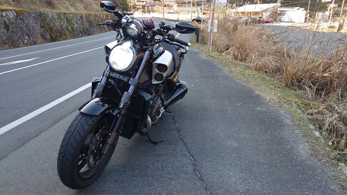 meoz's tweet image. 信楽ベース寄ろうと思ったら車いっぱいでスルーして帰りに寄ったら貸し切りで休みの日やった

それは置いといてええ天気でツーリング最高やったぜ
#VMAX1700
#バイク
#信楽ベース
#ツーリング日和