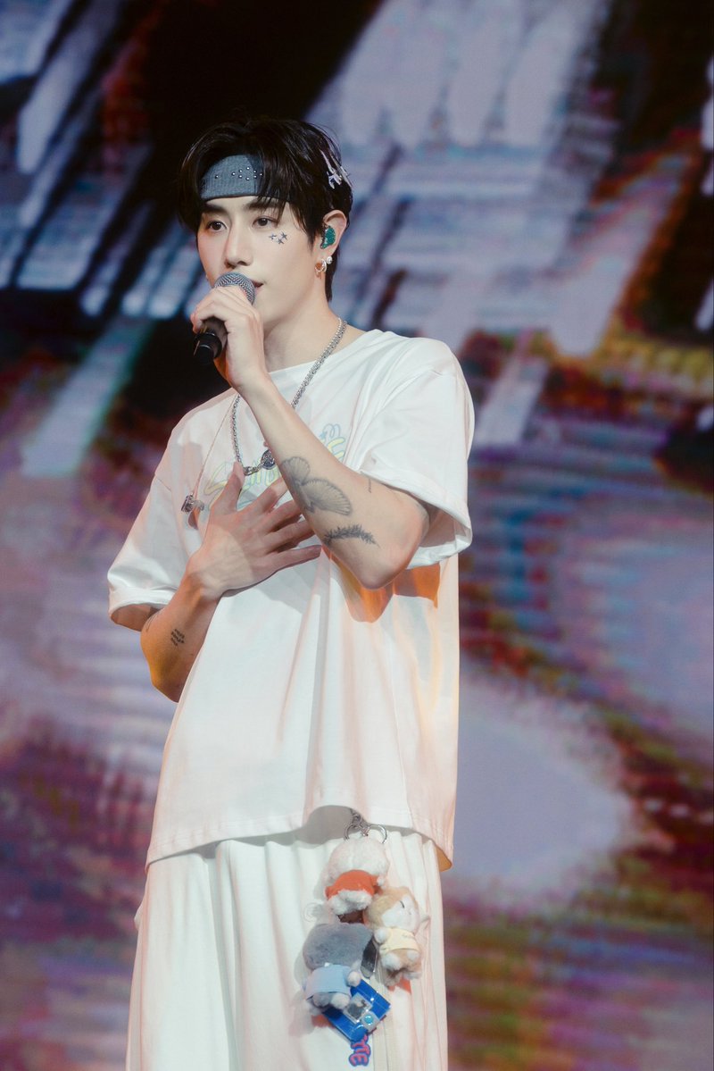 DNAmngmnt's tweet image. Silhouette: The Shape of You 
FANCON 2025-2026 
SHANGHAI 上海

Shanghai, we felt all your energy on stage last night! It was unforgettable being able to celebrate GOT7’s 12th anniversary together. Thank you for being with Mark every step of the way 💚 Can’t wait to see you all in…