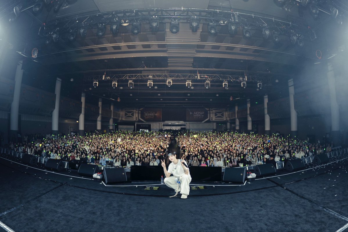 DNAmngmnt's tweet image. Silhouette: The Shape of You 
FANCON 2025-2026 
SHANGHAI 上海

Shanghai, we felt all your energy on stage last night! It was unforgettable being able to celebrate GOT7’s 12th anniversary together. Thank you for being with Mark every step of the way 💚 Can’t wait to see you all in…