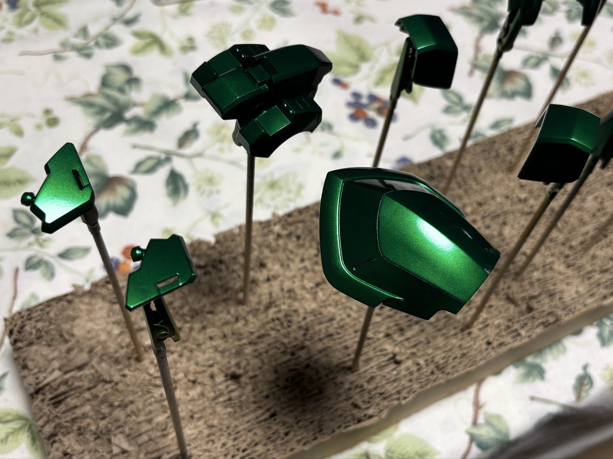 wonkayoshi_PSO2's tweet image. クシャトリヤの濃い緑のところ！
色の変化とか、キャンディ塗装が1番楽しいかもしれない

#ガンプラ