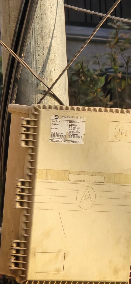 5hubeg's tweet photo. @JioCare @reliancejio I have had enough of you nonsense responses.  In next 2 hours. I am cutting the cables from this box. Since it doesn't belong to you no one from jio would show up that's what I expect. https://t.co/NVWKulRl7o