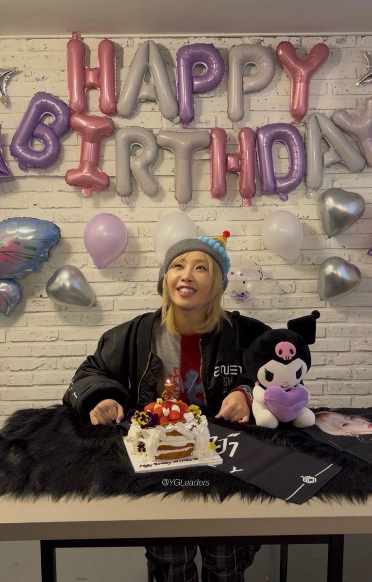 ミンジの誕生日カフェ行ったらミンジが来てくれた😭めちゃかわいかった😭コンサートしてくれて本当に本当にありがとうって言えた😭😭😭

ブログ書く😭😭😭😭
<a href="/mingkki21/">Minzy</a> 

#Flashlight_to_MINZY #MINZY #공민지