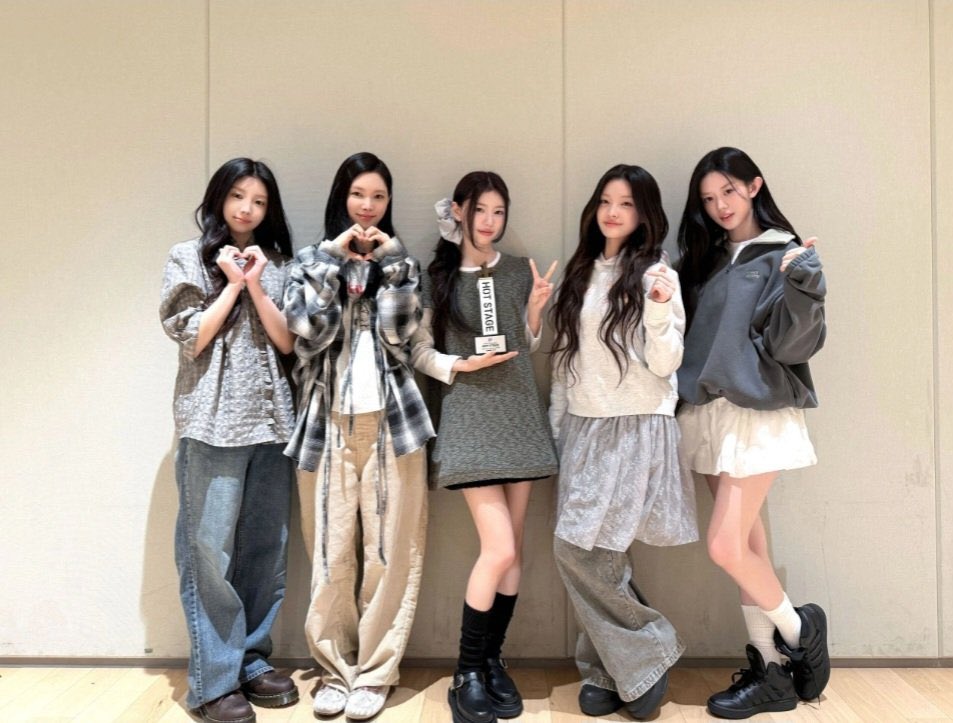 illitupdates's tweet image. 🏆 [260118] Congratulations to @ILLIT_official for winning this week’s Inkigayo Hot Stage with “NOT CUTE ANYMORE” 🥳

#ILLIT #아일릿 @ILLIT_official @ILLIT_twt