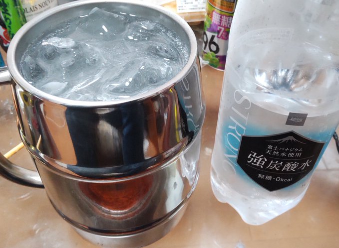 きたく昼飲み
1リットルジョッキいいねぇ
中国製だけどデッカイジョッキはありがたいでね 