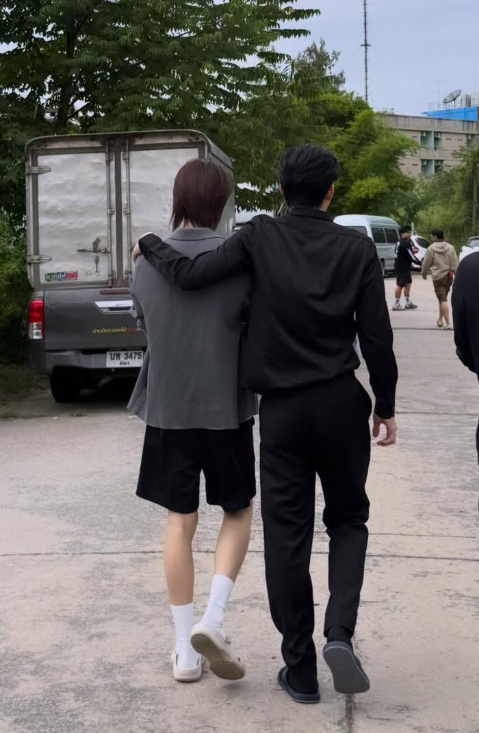 viavalova's tweet image. BGST LU KALO GAK ADA KAMERA GITU LU YA!! 😭😭😭😭😭😭

#MeAndTheeSeriesFinalEP