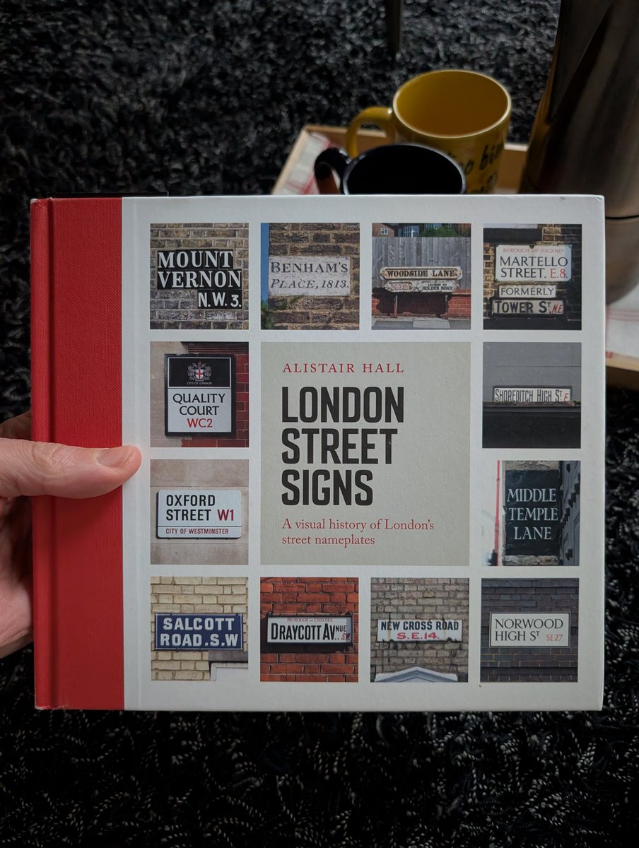 RomainTristan's tweet photo. Excellent livre pour qui aime Londres, la communication graphique, les polices de caractères et lettrages.
#DimancheLecture https://t.co/nB32viuDTx
