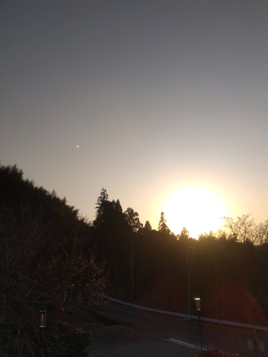 #安心院町 #宇佐市 #天気 
#農村BASE #古民家BASE
 #農家の終礼 #ペガサス
こんばんは、ペガサスです。
今現在の安心院の天気をお伝えします。

天気︰晴れ
気温：12. 6℃
湿度：71％