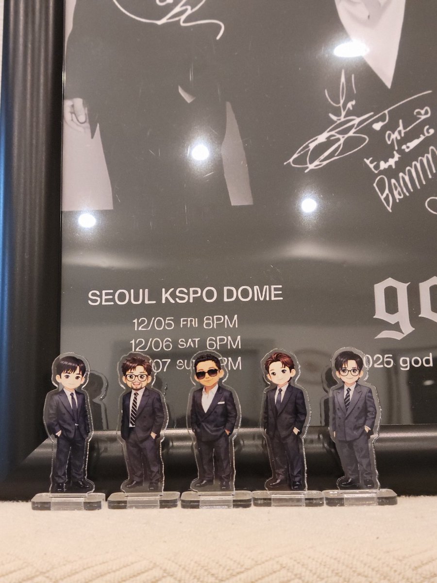 제가 긔여웅거 가져 온댓즁?????ㅎㅎ
27주년 기념 이미지 만들었는데 오빠들 캐릭터가 넘 긔여워서 (태쁘는 좀... 닮은듯 안닮은거 같지만유ㅋ) 공유해봅니당🩵
저는 아크릴 스탠드 만들어서 요래 포스터 앞에 세워 놧지융ㅎㅎ
다들 이쁜거 긔여운거 마니마니 만드세유🤭